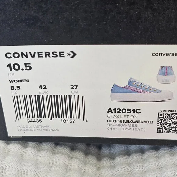 😍NWT😍 Chuck Taylor All Star Lift Embroidered Florals, Size 10.5 Women's - Picture 2 of 8